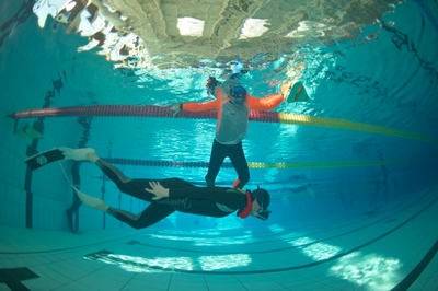 Apnée dinamique avec palmes 01